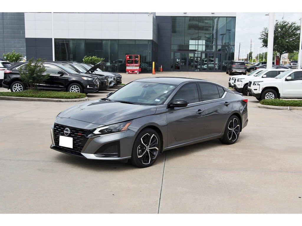 Used 2024 Nissan Altima 2.5 SR image 2