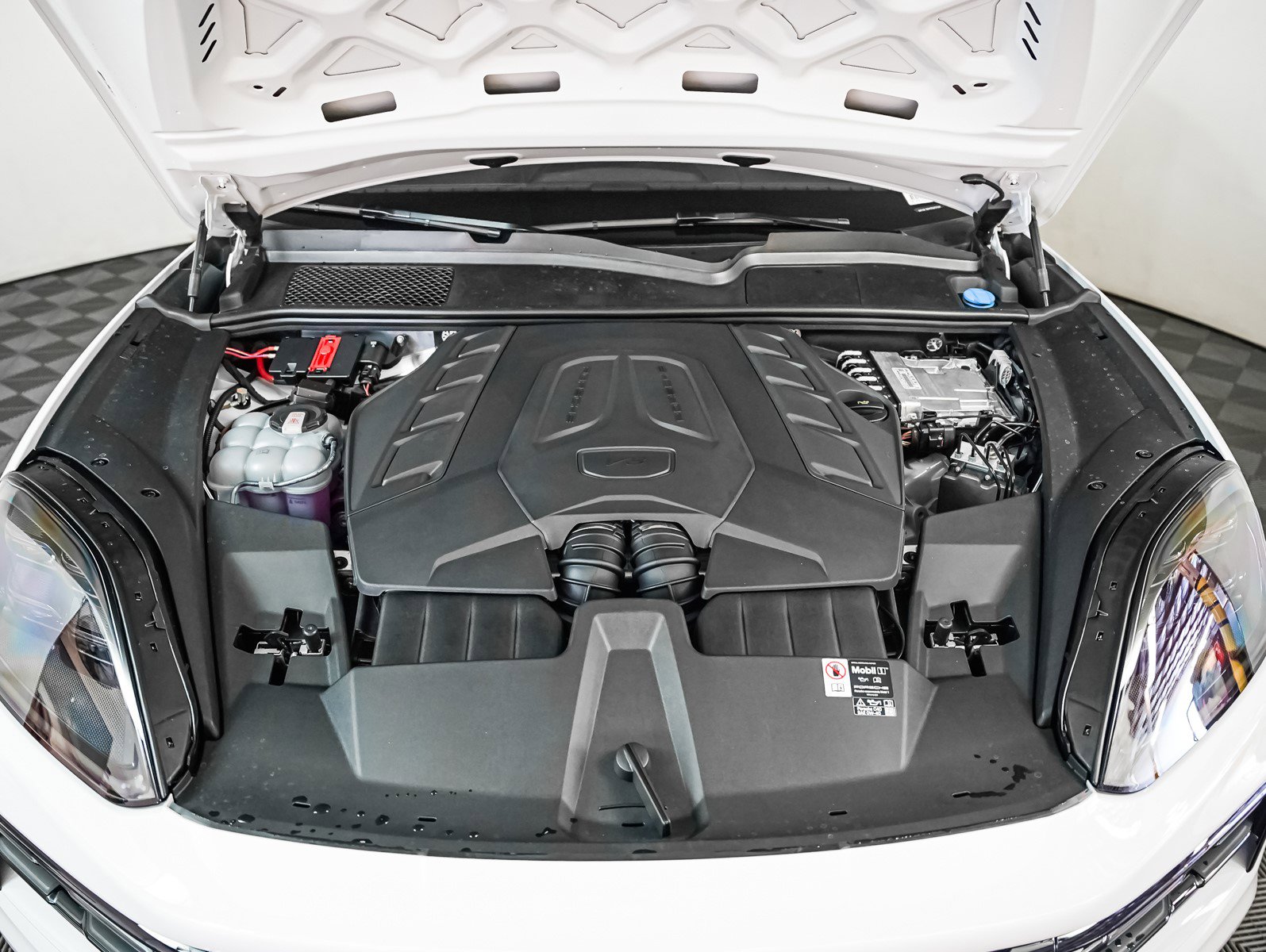 New 2026 Porsche Cayenne S image 13