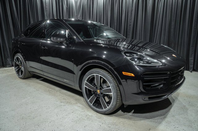 Used 2022 Porsche Cayenne Turbo image 3