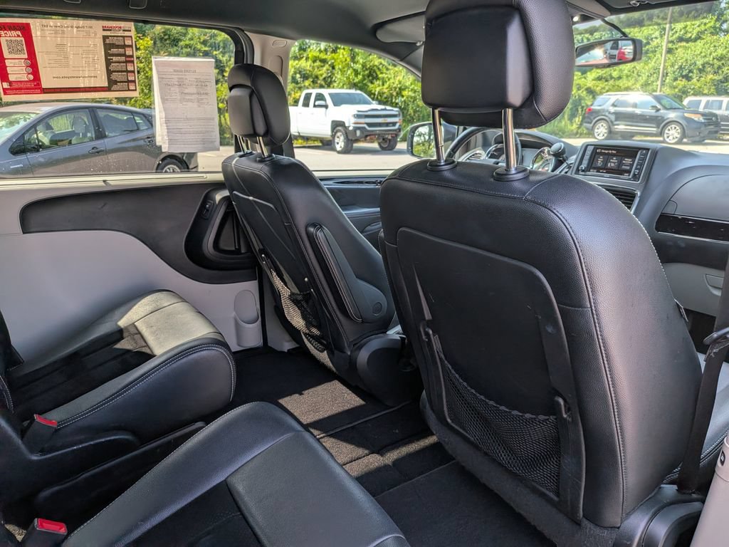Used 2017 Dodge Grand Caravan SXT w/ Driver Convenience Group FWD image 23