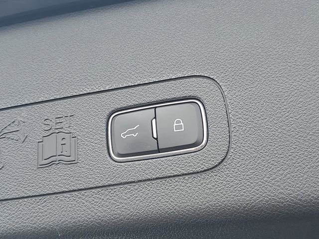 Certified 2023 Lincoln Aviator Reserve w/ Equipment Group 201A image 8