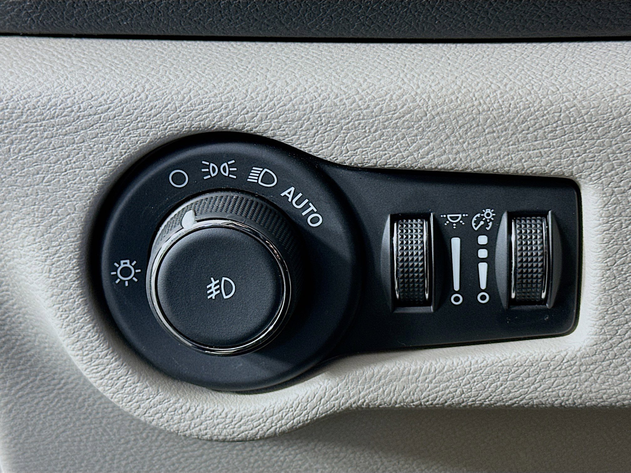 Used 2024 Chrysler Pacifica Touring-L image 17