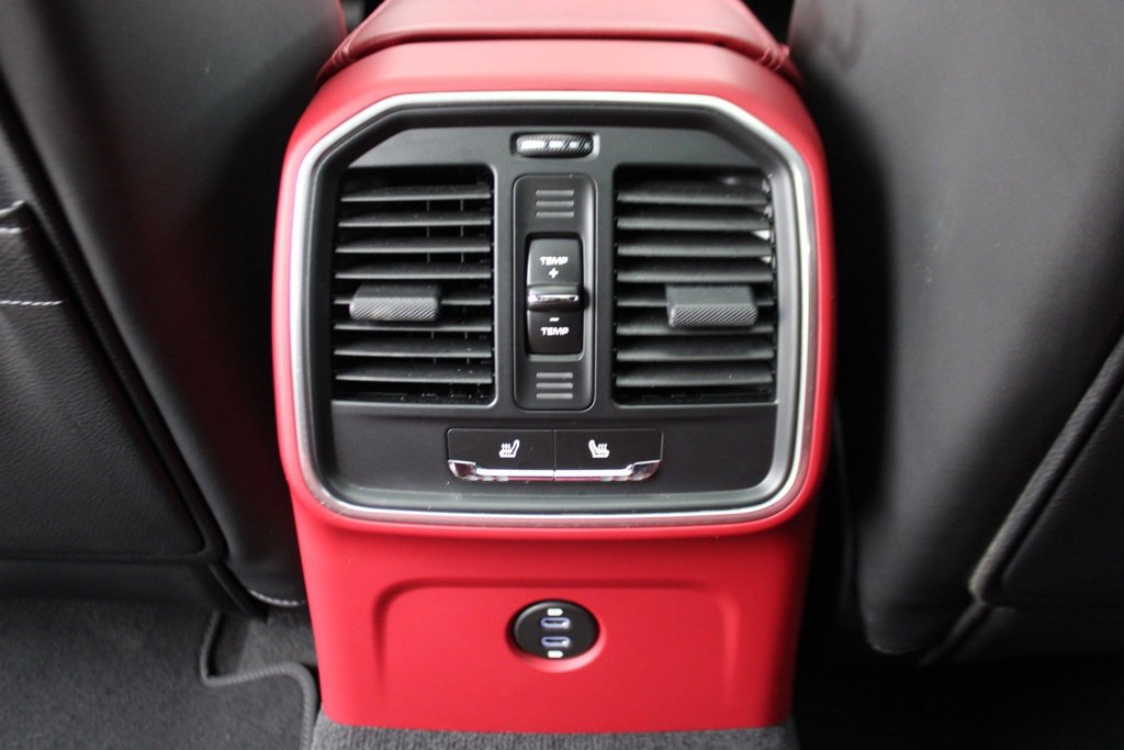 Used 2025 Porsche Macan image 32