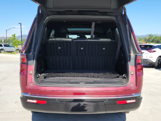Used 2022 Jeep Wagoneer Series III w/ Premium Group I AWD/4WD image 13