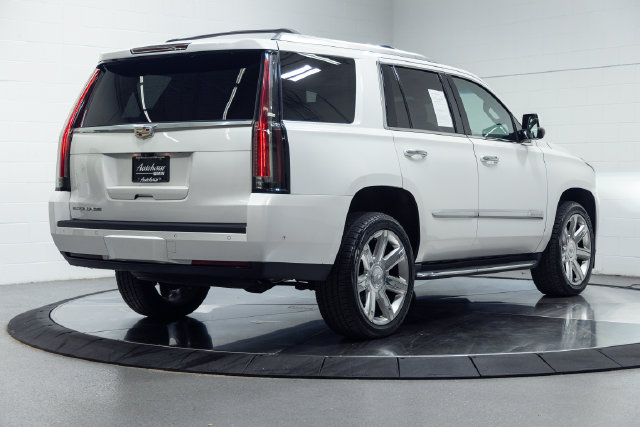 Used 2018 Cadillac Escalade Premium Luxury AWD/4WD image 10