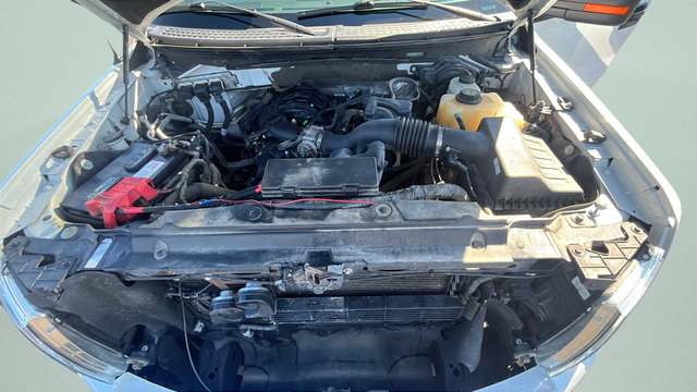 Used 2013 Ford F150 XLT w/ Mid Equipment Group AWD/4WD image 28