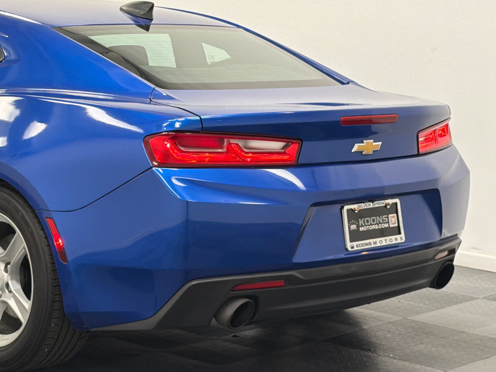 Used 2017 Chevrolet Camaro LT RWD image 7