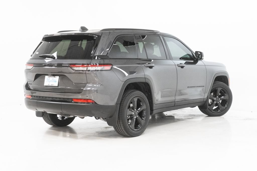 Used 2025 Jeep Grand Cherokee Altitude AWD/4WD image 31