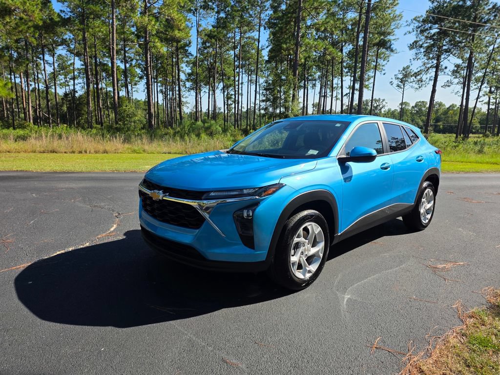 Used 2026 Chevrolet Trax LS w/ LS Convenience Package FWD image 1