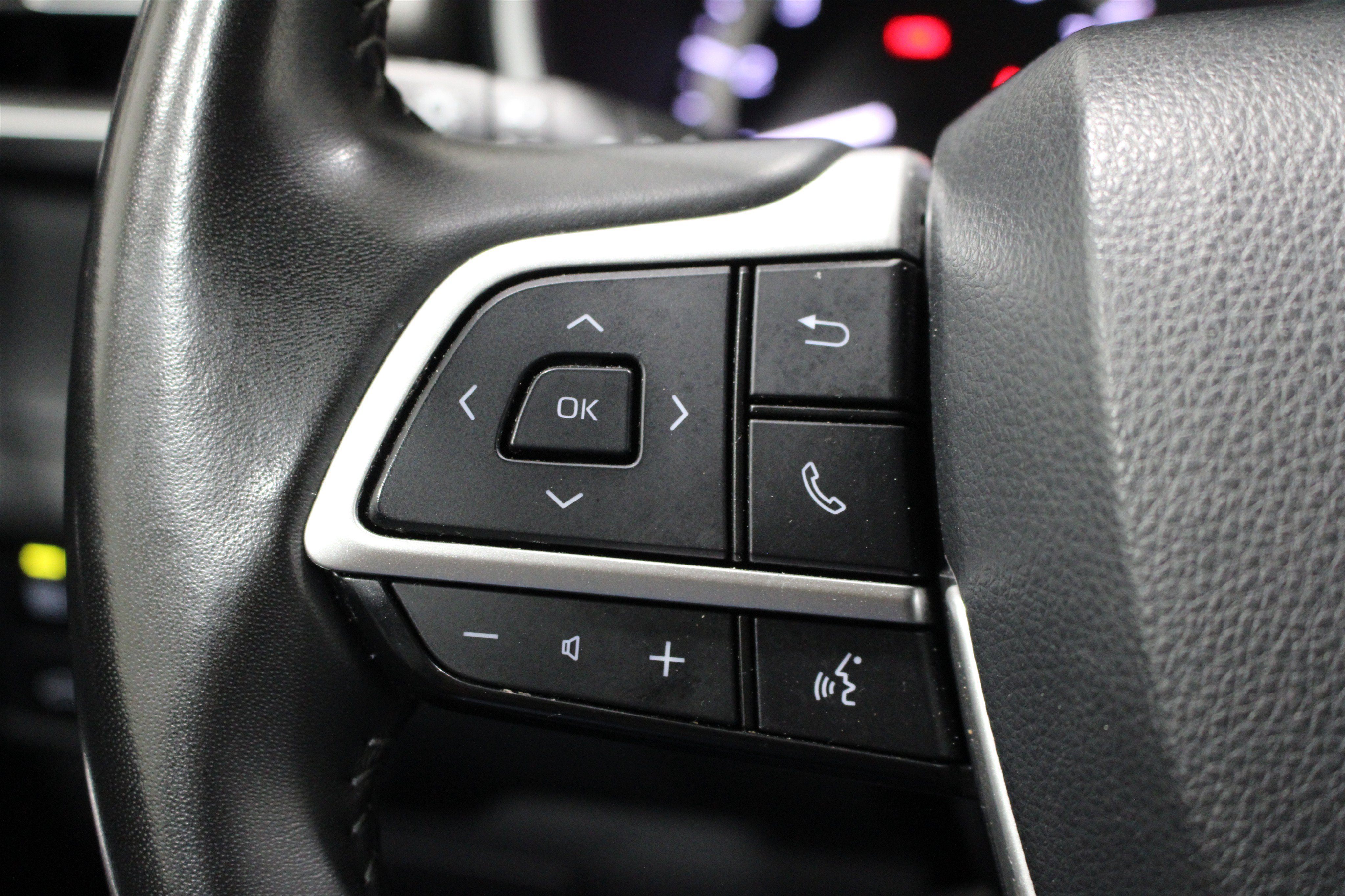 Used 2024 Toyota Highlander XLE AWD/4WD image 11