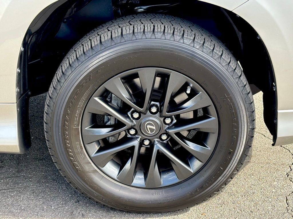 Used 2023 Lexus GX 460 Premium w/ Premium Package image 29