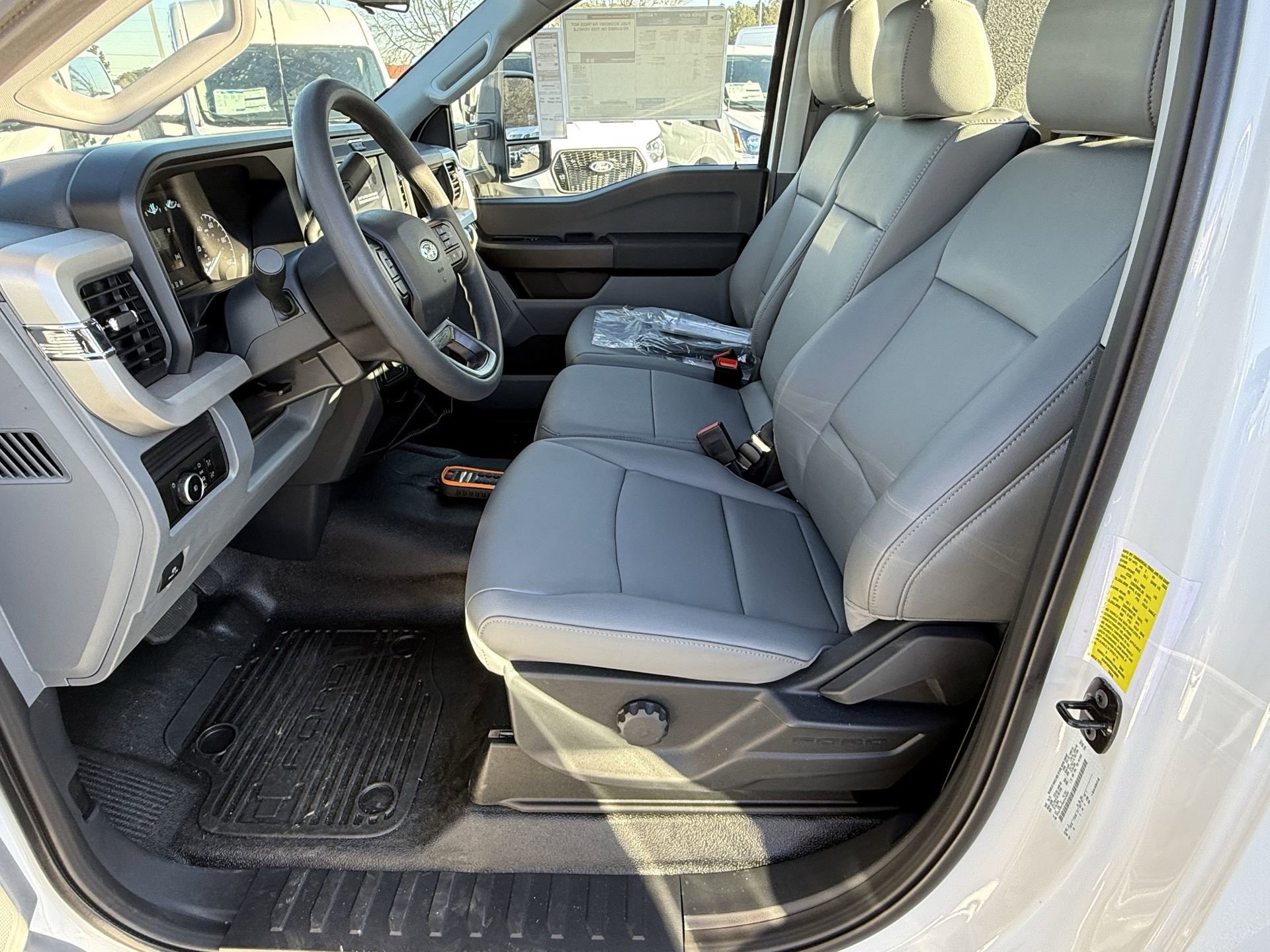 New 2025 Ford F550 4x4 Regular Cab Super Duty w/ XL Chrome Package image 33