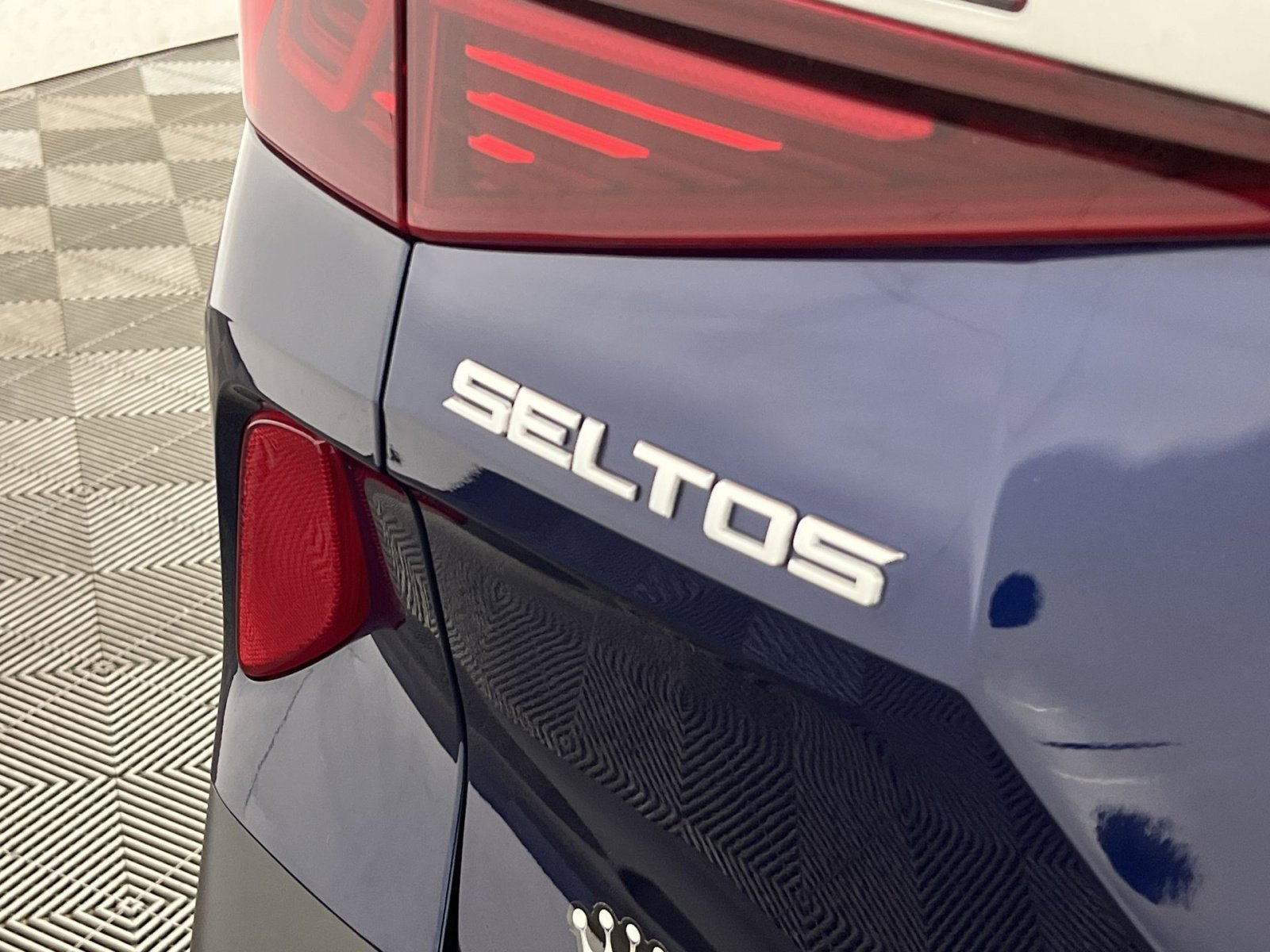 Used 2023 Kia Seltos EX image 27