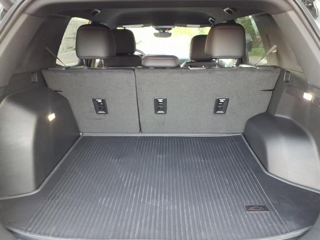 New 2026 Chevrolet Equinox RS w/ Convenience Package III FWD image 17