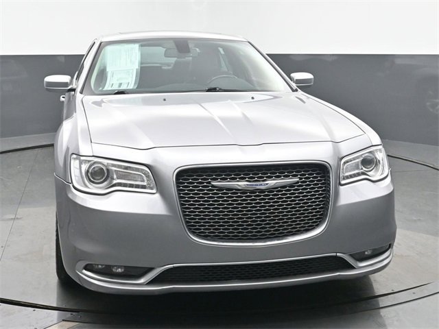 Used 2017 Chrysler 300 C image 8