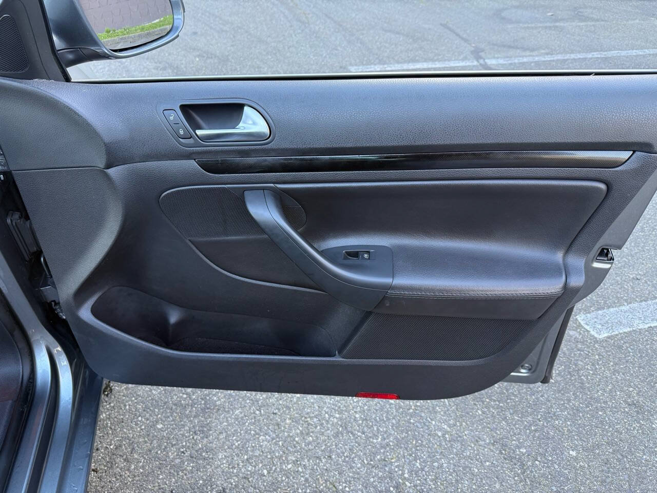 Used 2010 Volkswagen Jetta TDI FWD image 25