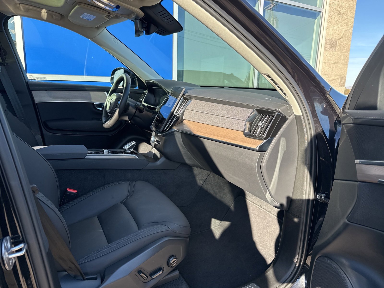 Certified 2025 Volvo XC90 B6 Plus image 11