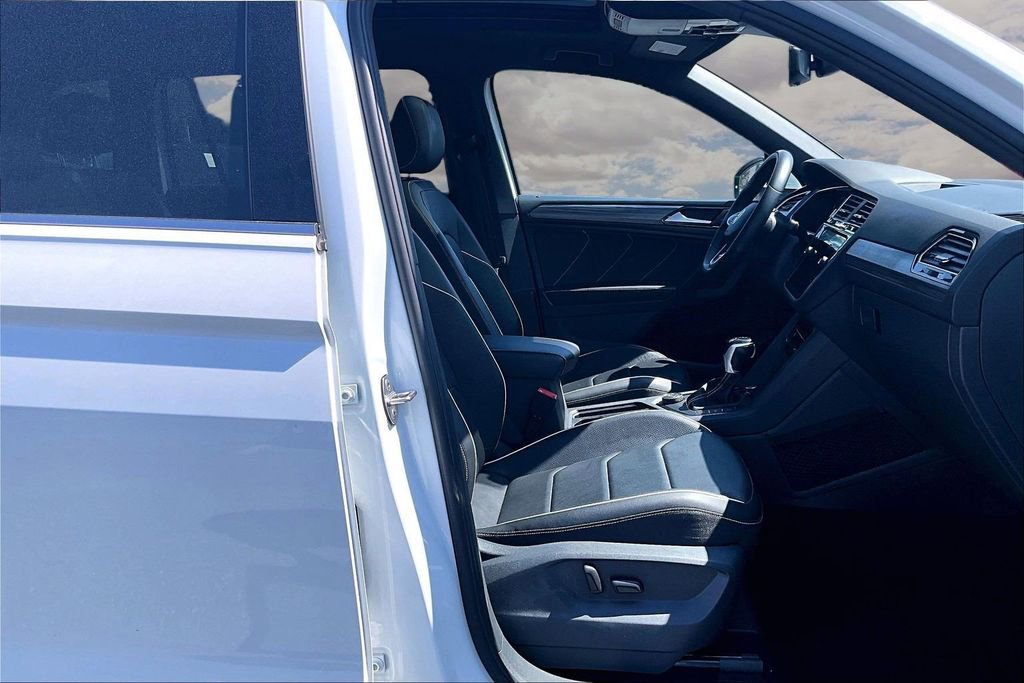 Used 2022 Volkswagen Tiguan SEL R-Line AWD/4WD image 29