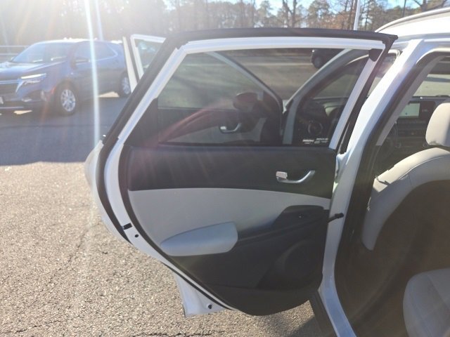 Used 2023 Hyundai Kona Limited w/ Cargo Package image 23