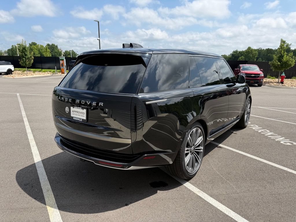 Certified 2025 Land Rover Range Rover Long Wheelbase SE AWD/4WD image 5