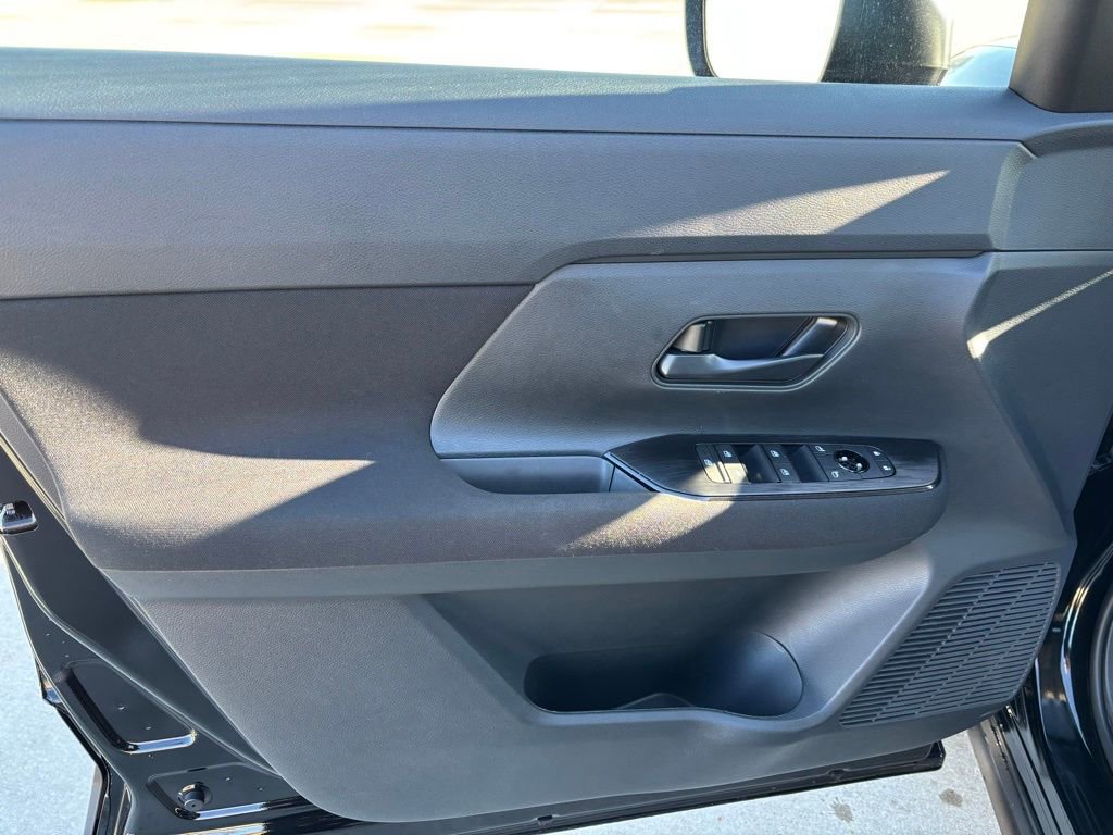 Used 2025 Nissan Kicks S image 14