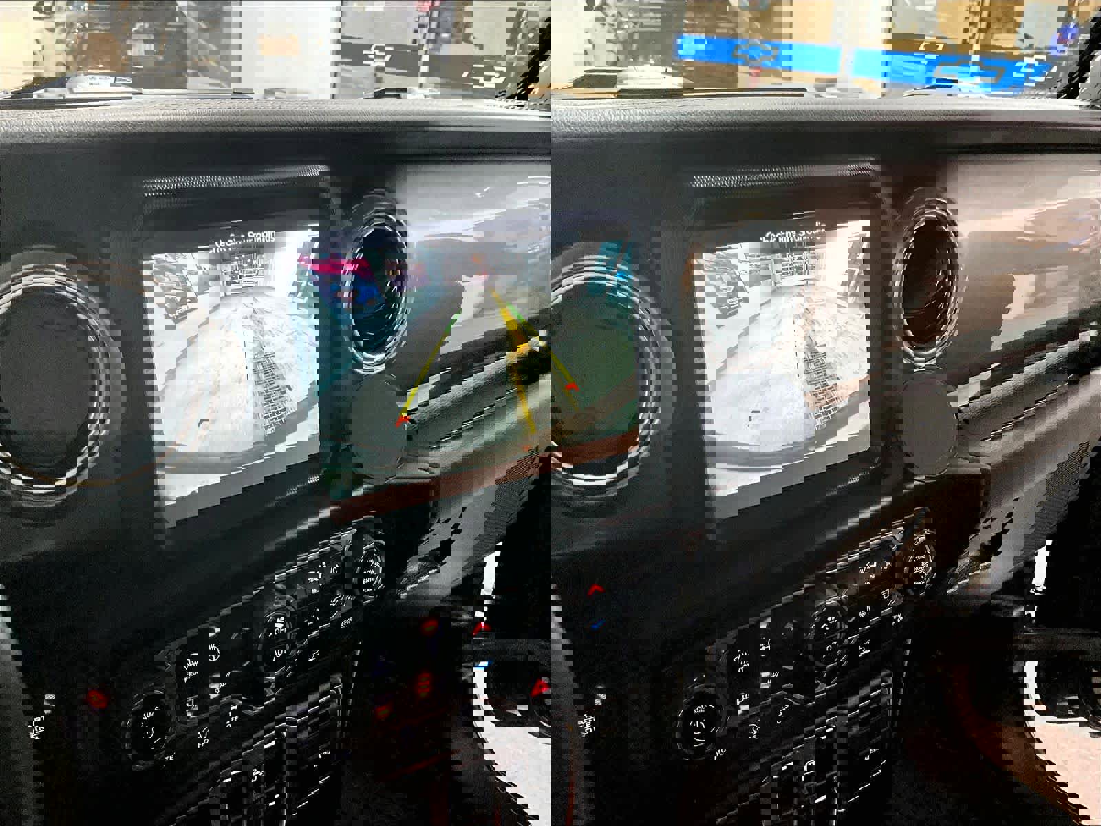 Used 2022 Jeep Wrangler Unlimited Sahara w/ Cold Weather Group AWD/4WD image 19