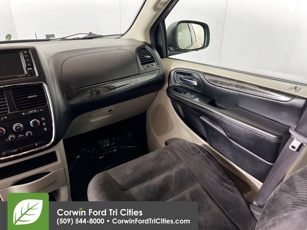 Used 2018 Dodge Grand Caravan SE image 26