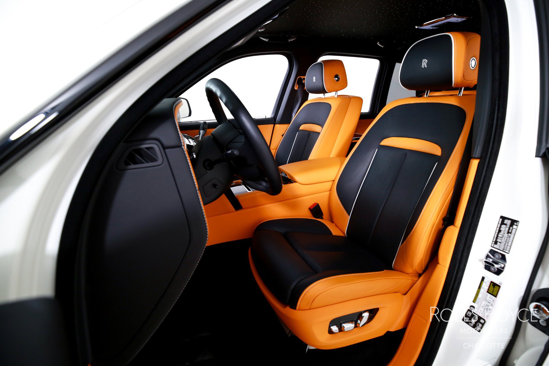 Used 2025 Rolls-Royce Cullinan Black Badge image 13