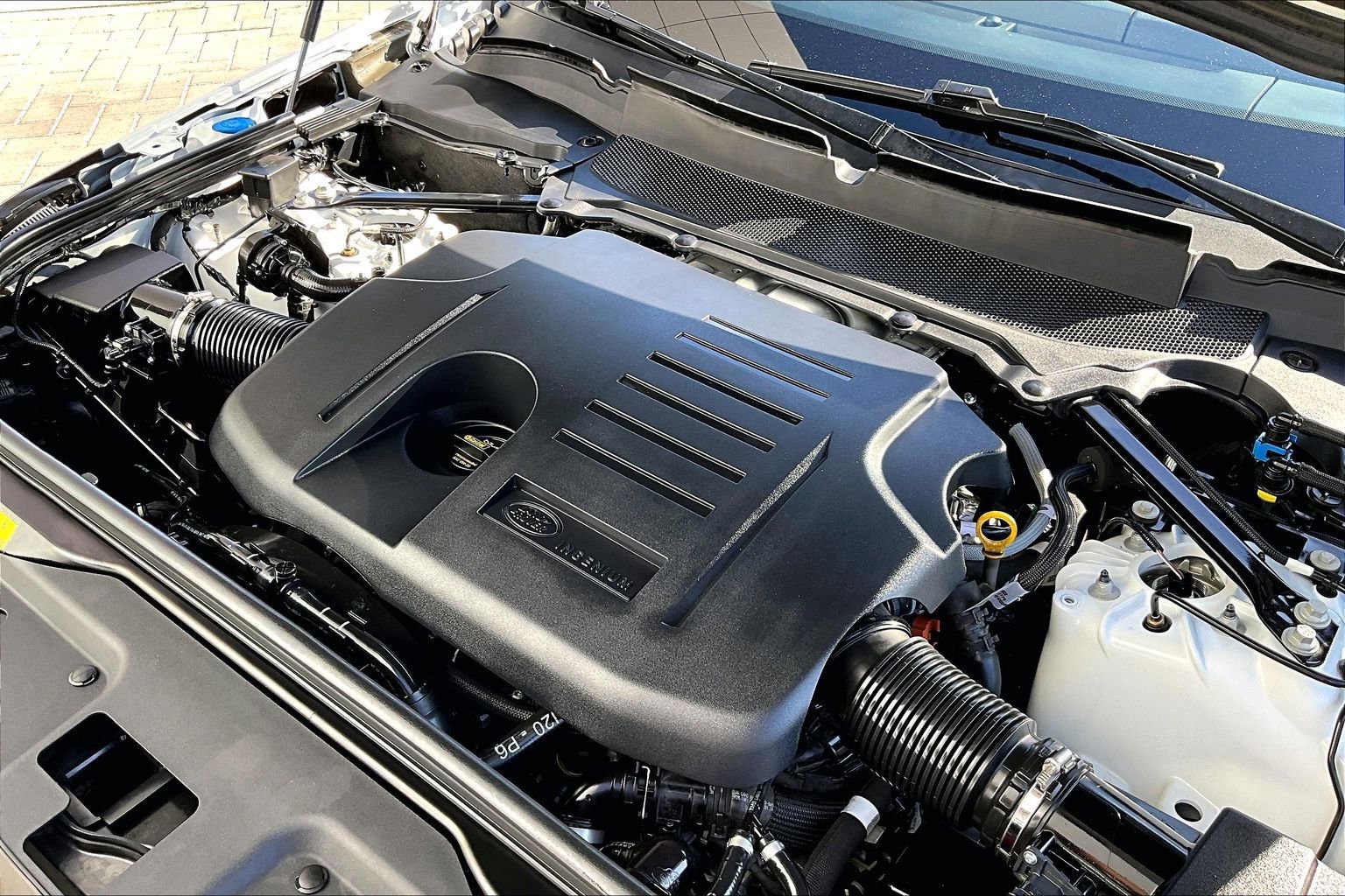 Used 2024 Land Rover Discovery Dynamic SE image 31