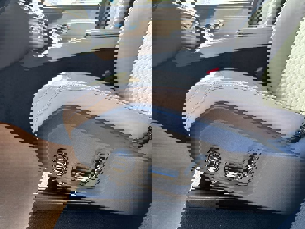 New 2026 Volvo XC90 B6 Plus w/ Protection Package Premier image 12