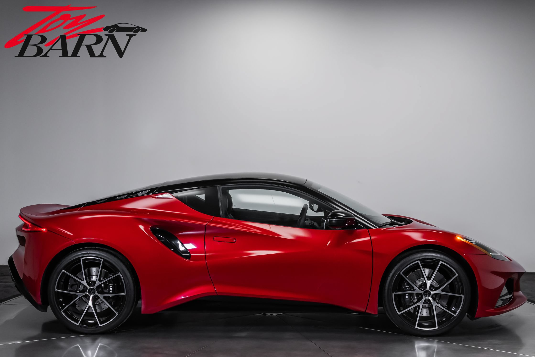 Used 2025 Lotus Emira RWD image 6