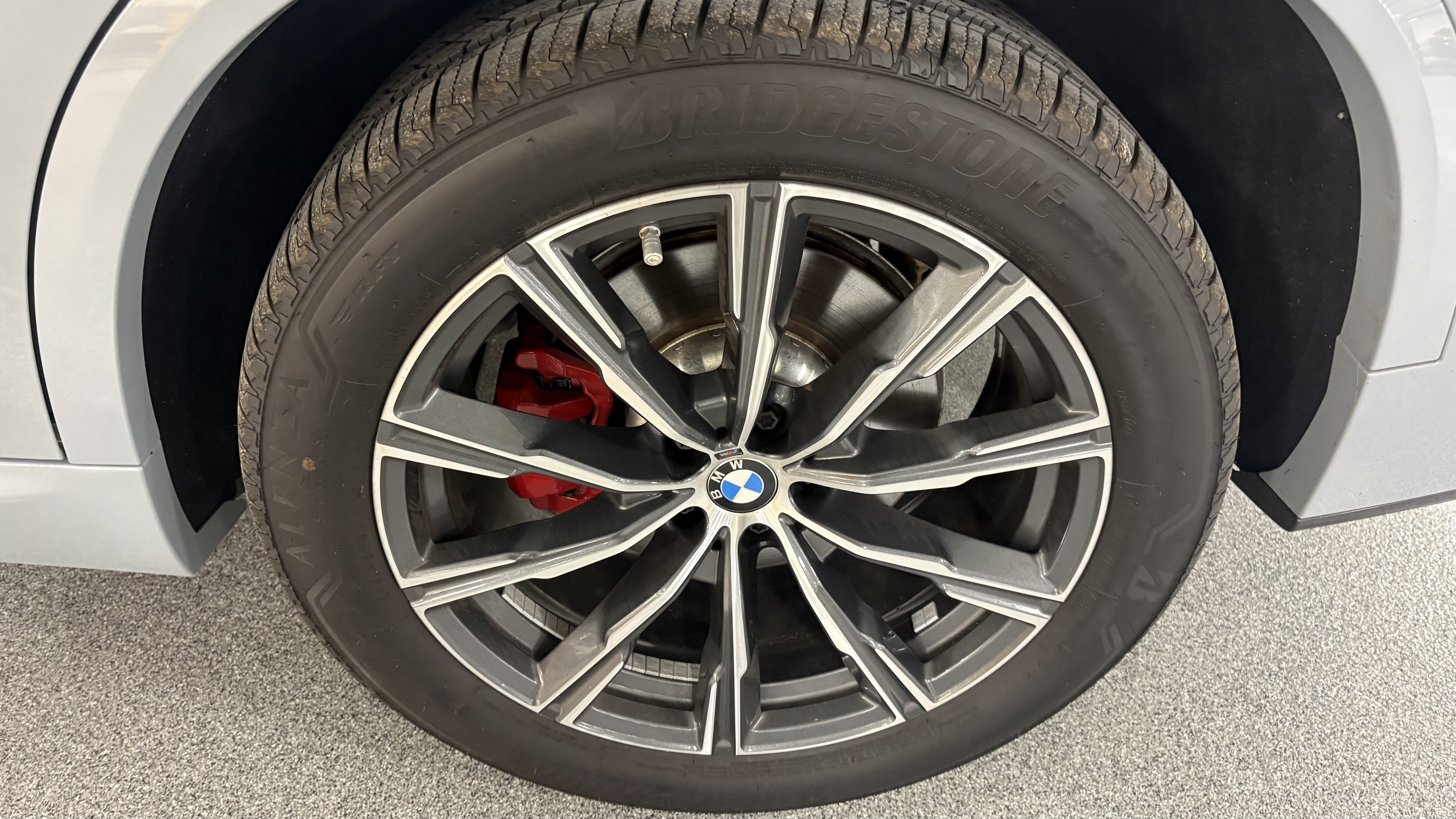 Certified 2025 BMW X5 xDrive40i w/ M Sport Package AWD/4WD image 13
