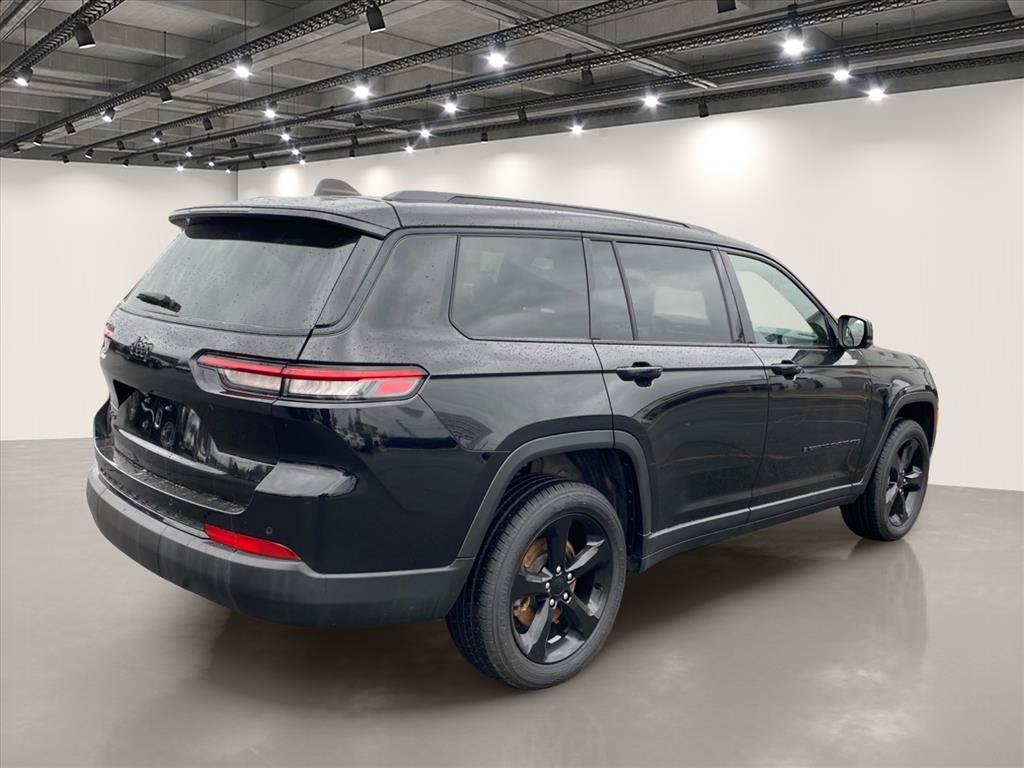Used 2023 Jeep Grand Cherokee L Laredo AWD/4WD image 7