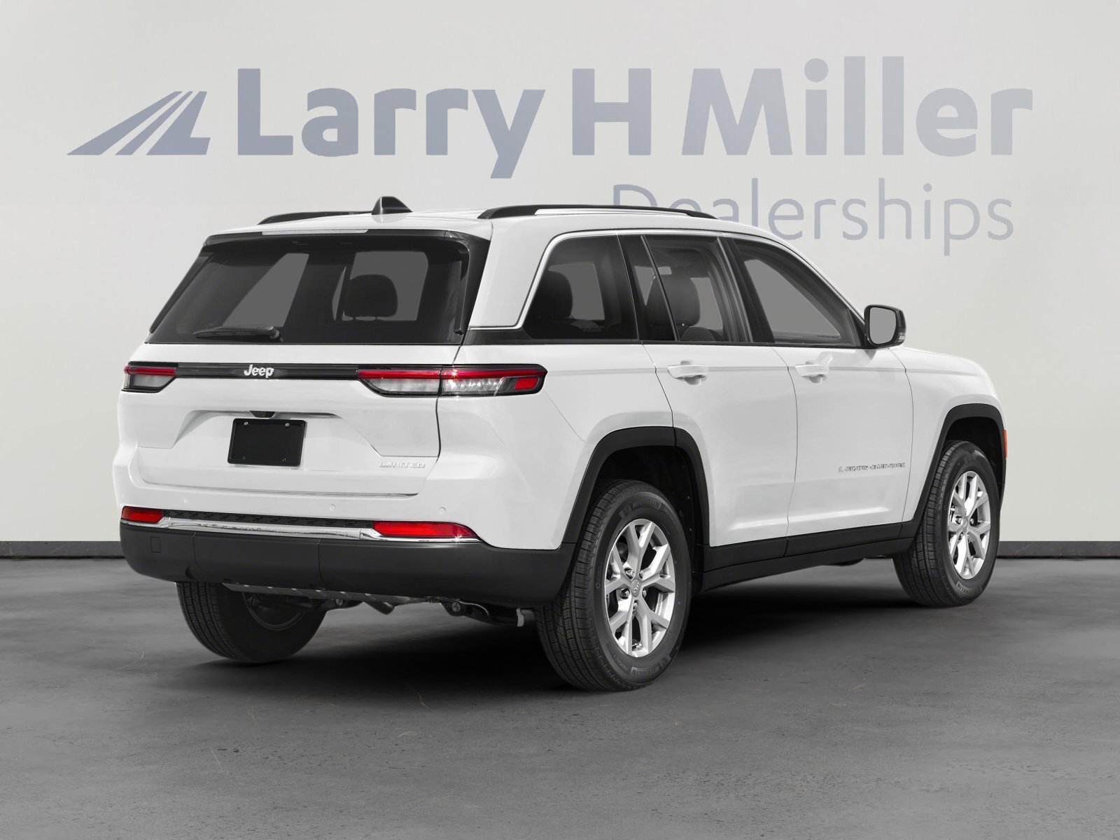 Used 2024 Jeep Grand Cherokee Laredo X AWD/4WD image 2