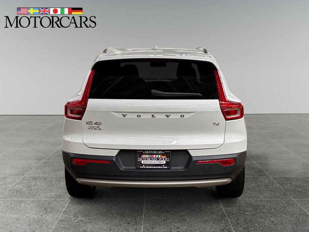 Used 2019 Volvo XC40 T4 Momentum image 4