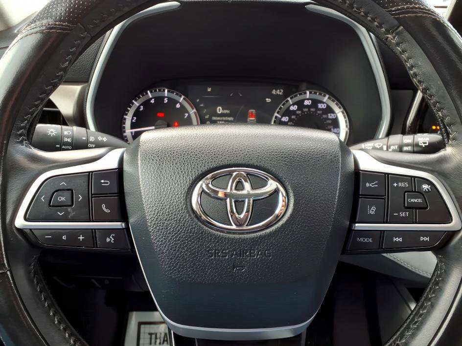 Certified 2023 Toyota Highlander XLE image 23
