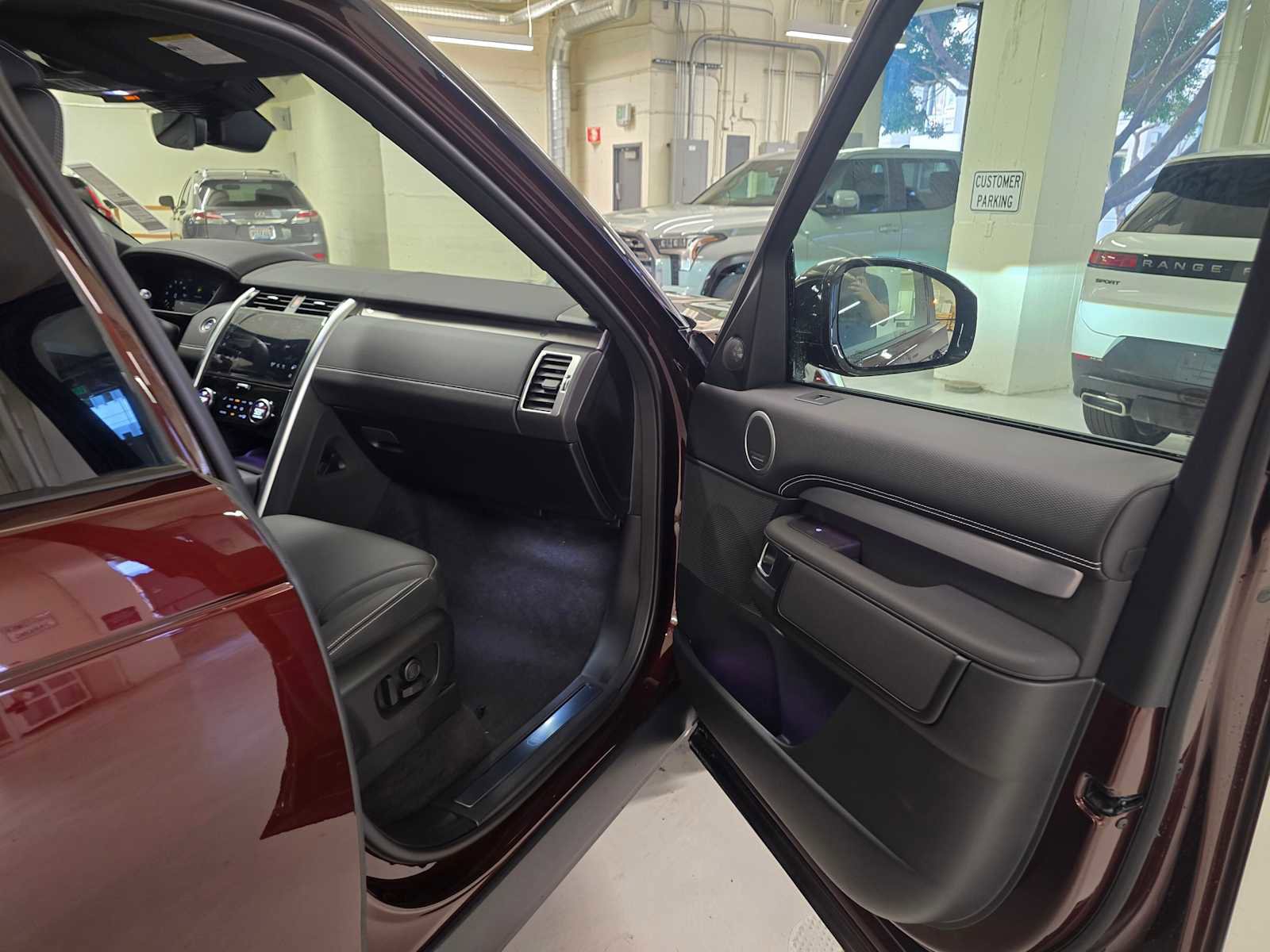 New 2026 Land Rover Discovery Limited Edition AWD/4WD image 12