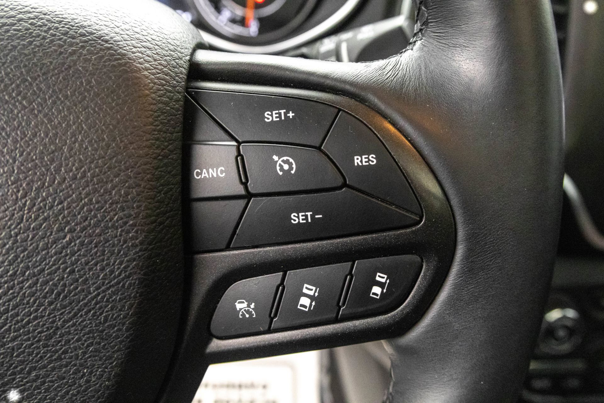 Used 2019 Jeep Cherokee Trailhawk image 22