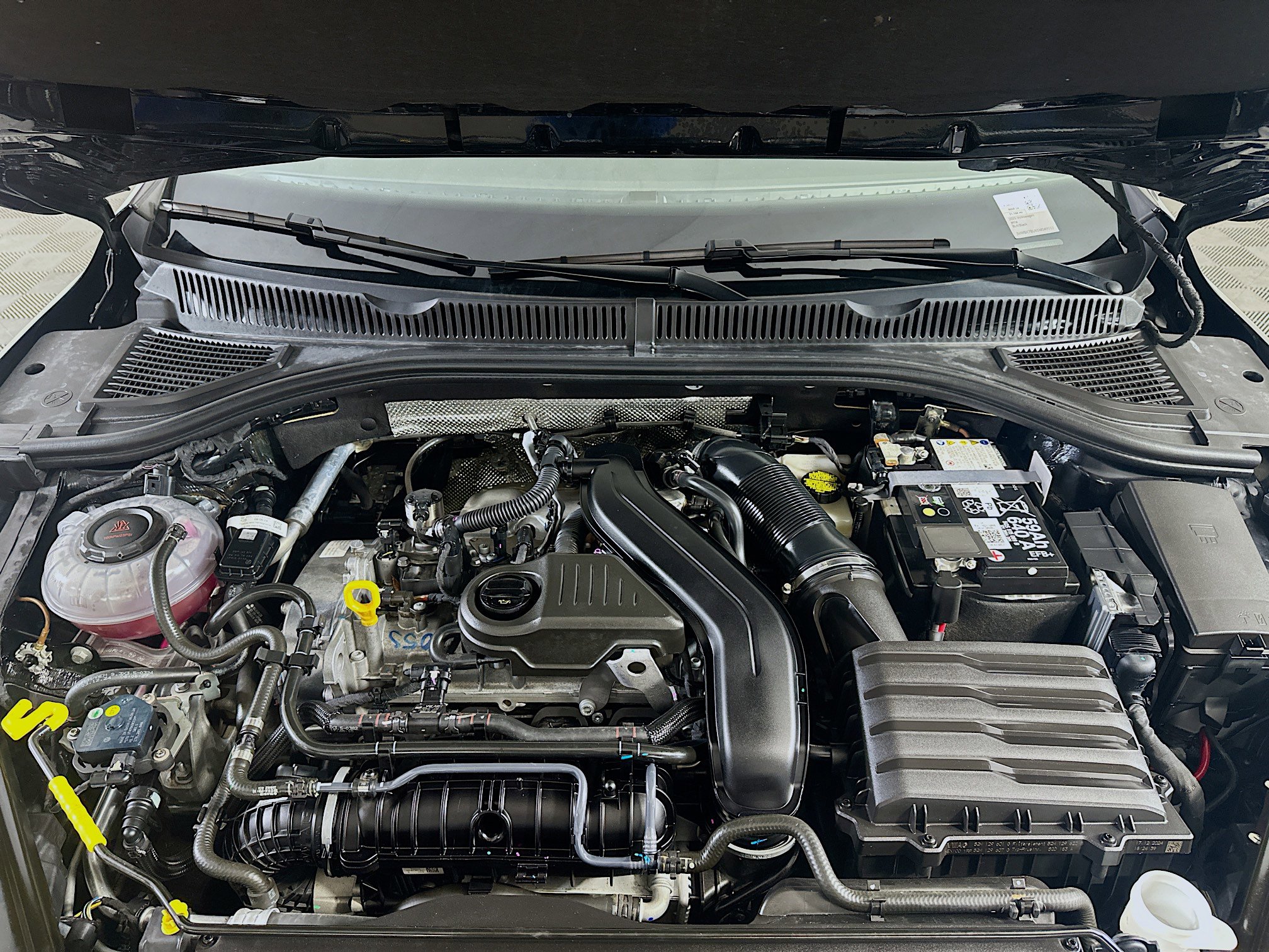 Used 2025 Volkswagen Jetta Sport image 32