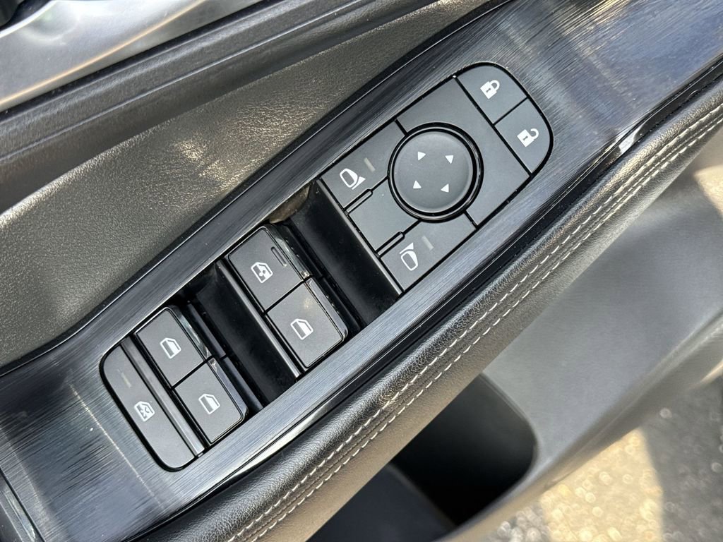 Used 2025 Nissan Rogue SV AWD/4WD image 19