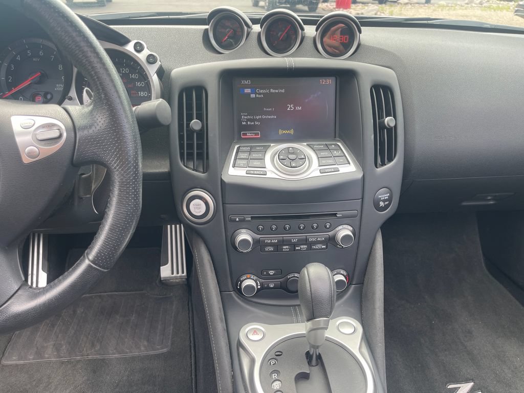 Used 2017 Nissan 370Z Touring RWD image 26