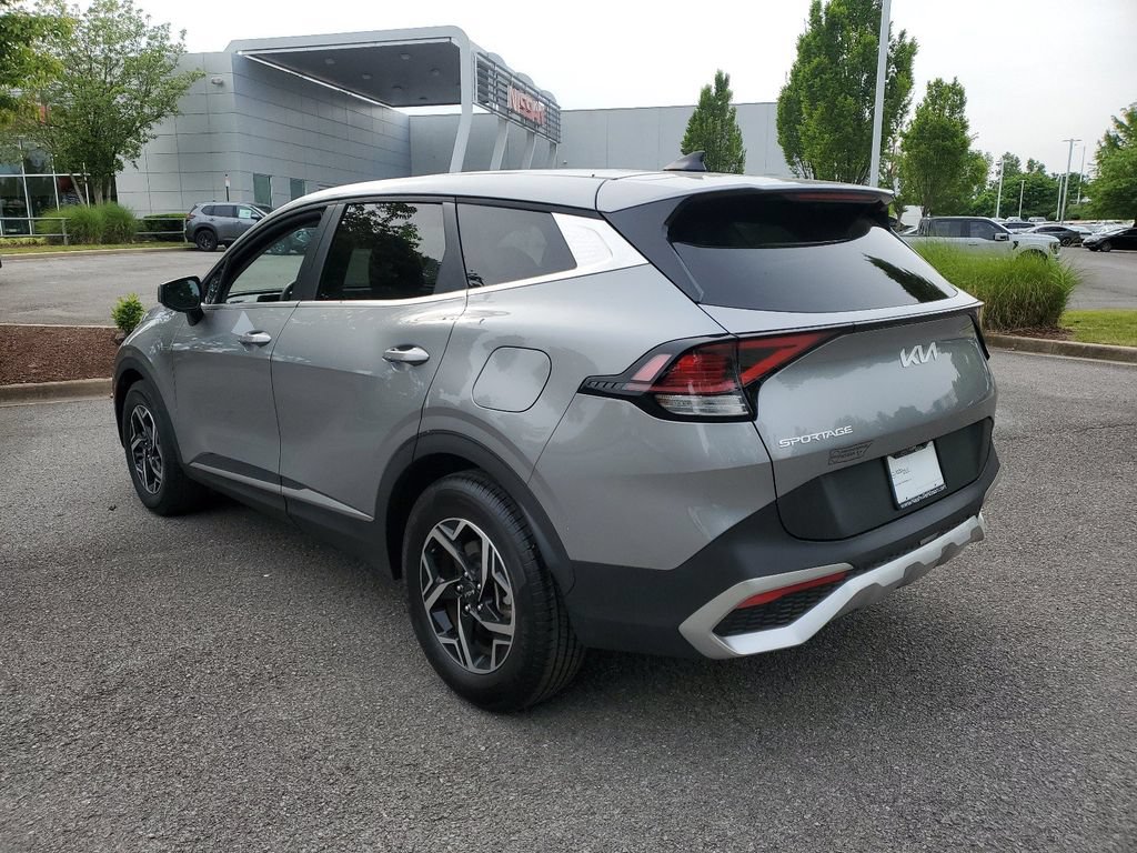 Used 2024 Kia Sportage LX FWD image 3