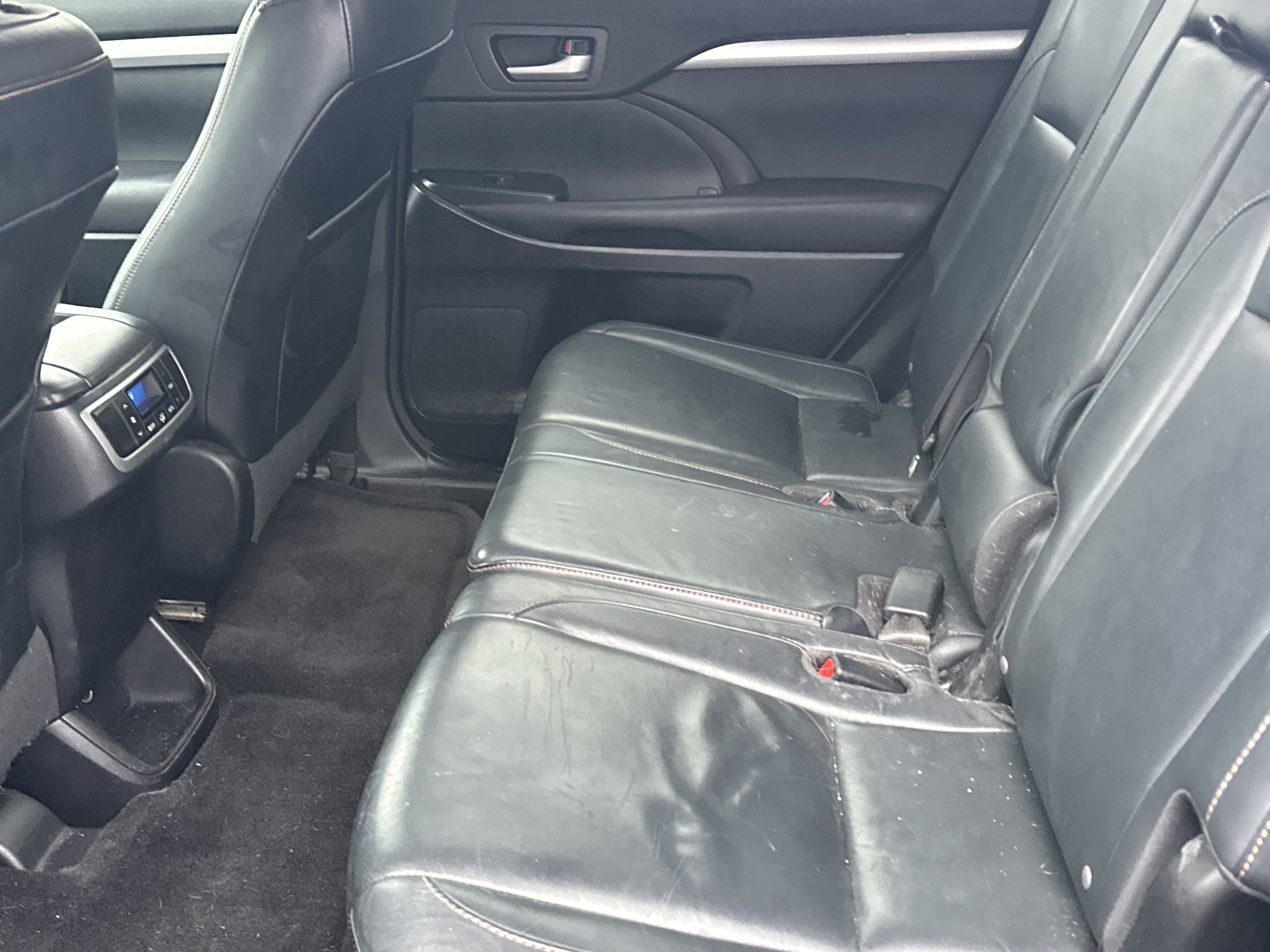 Used 2016 Toyota Highlander XLE image 19