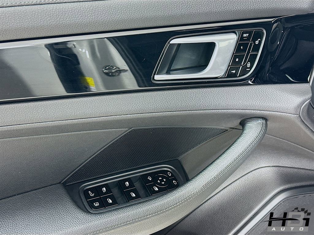 Used 2018 Porsche Panamera 4 image 14