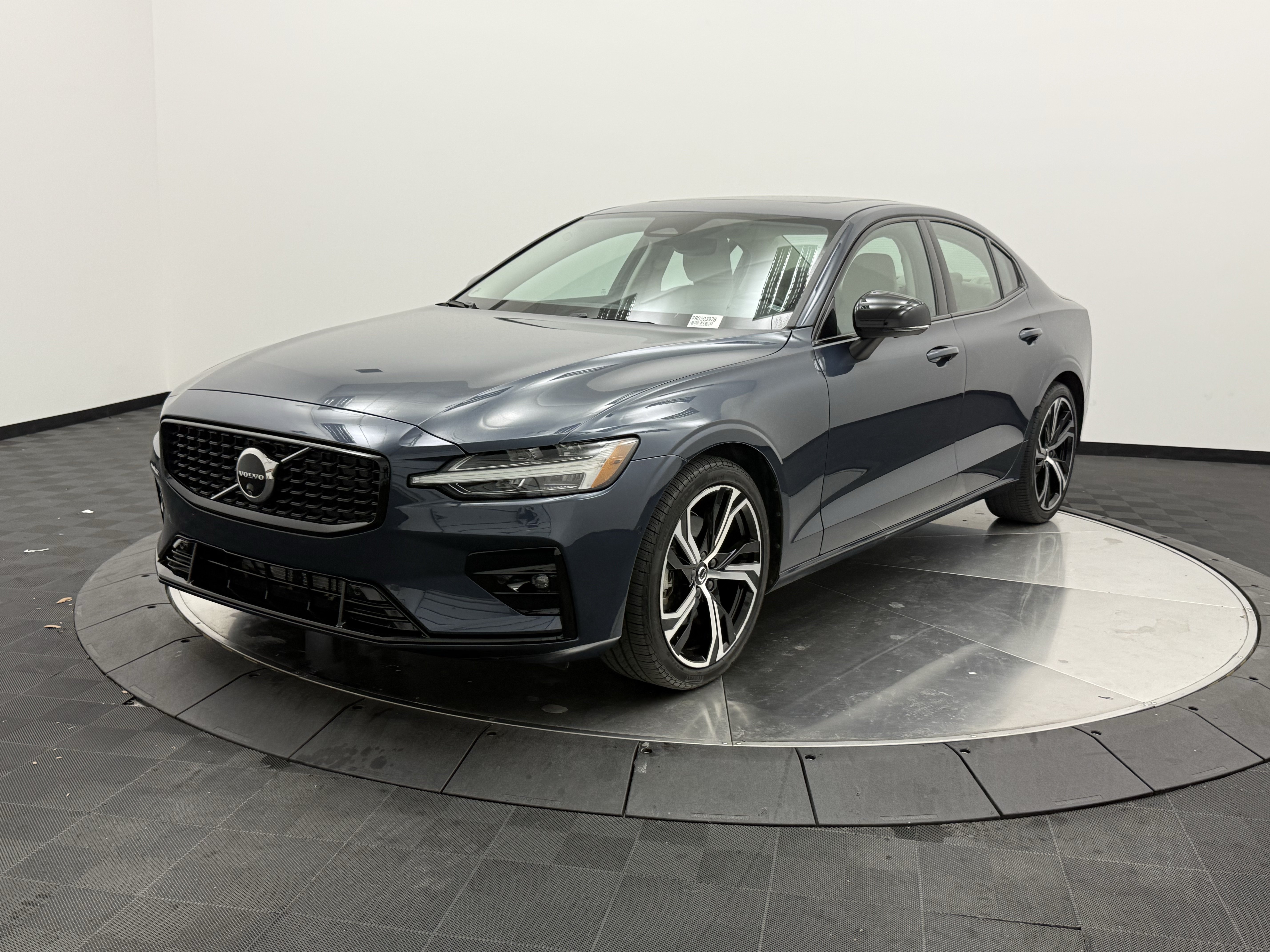 Certified 2024 Volvo S60 B5 Plus FWD image 3