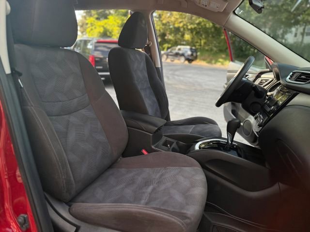 Used 2015 Nissan Rogue SV image 18
