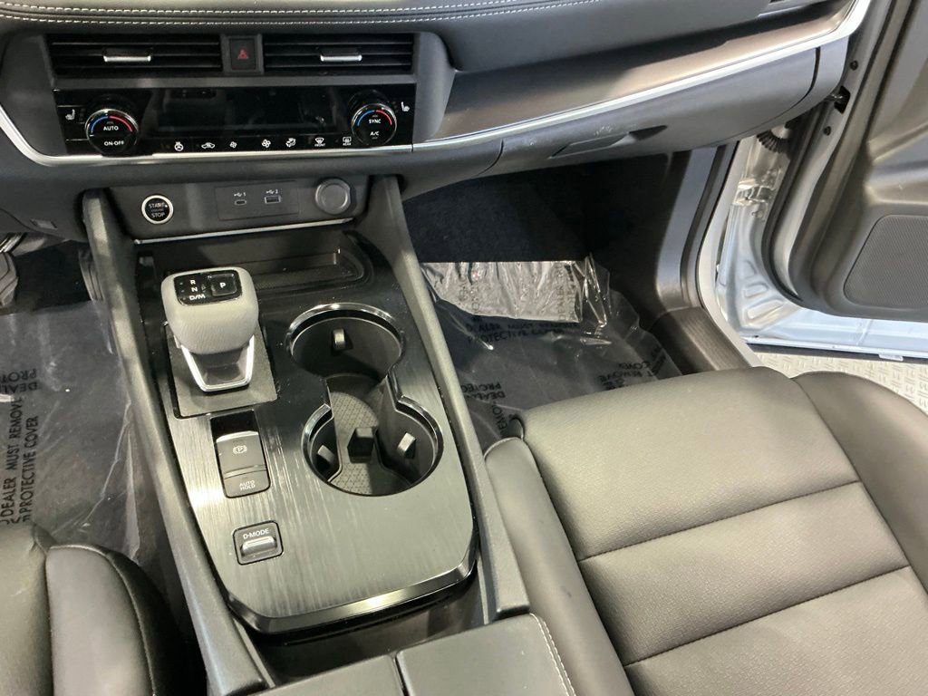 Used 2023 Nissan Rogue SV w/ SV Premium B Package FWD image 12