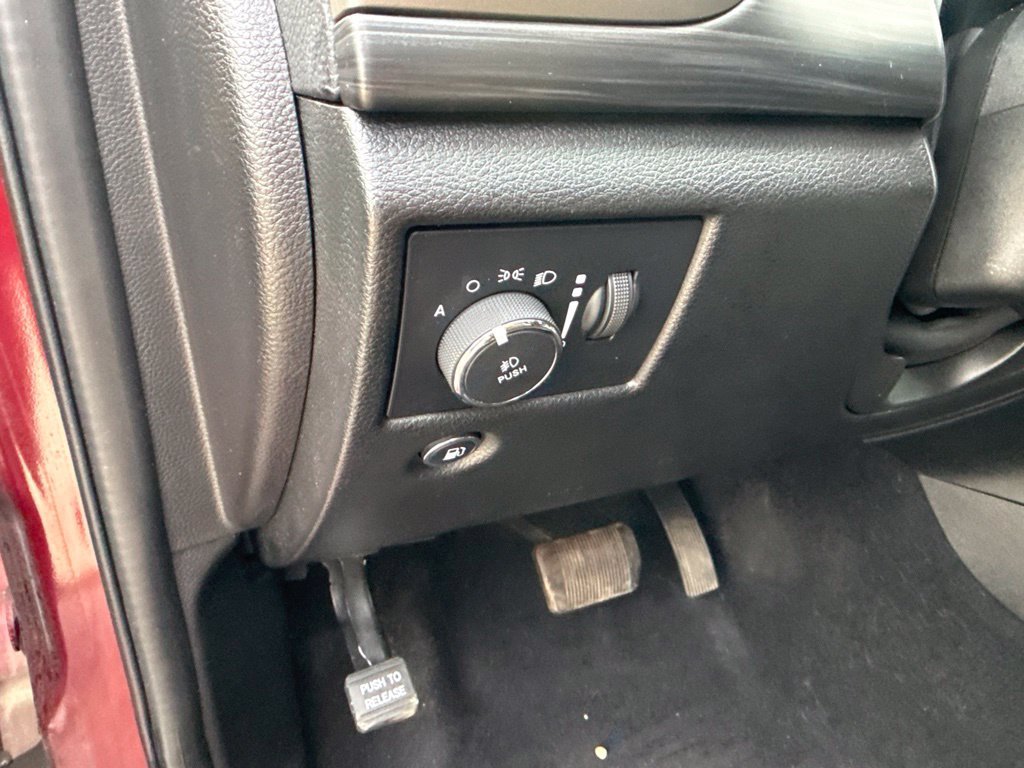 Used 2021 Jeep Grand Cherokee Altitude AWD/4WD image 15