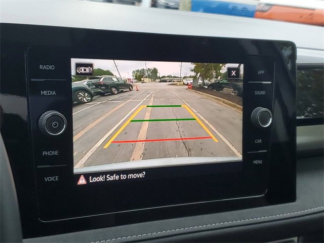 Certified 2025 Volkswagen Taos SE image 31