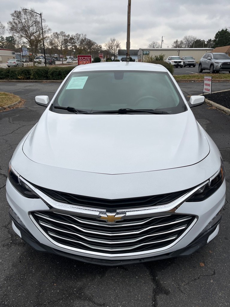 Used 2022 Chevrolet Malibu LT image 2